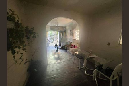 Casa à venda com 5 quartos, 247m² em Sagrada Família, Belo Horizonte