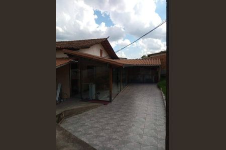 Casa à venda com 216m², 2 quartos e 3 vagas