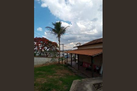 Casa à venda com 216m², 2 quartos e 3 vagas