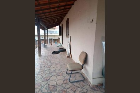 Casa à venda com 216m², 2 quartos e 3 vagas