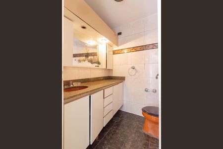 Banheiro de serviço de casa à venda com 3 quartos, 150m² em Piqueri, São Paulo