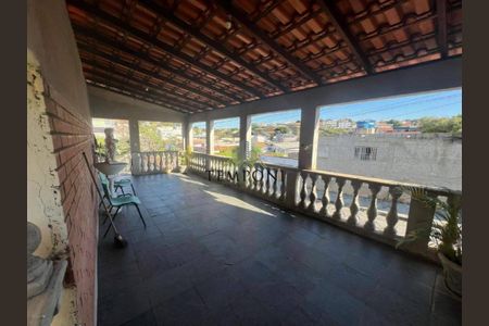 Casa à venda com 168m², 2 quartos e 2 vagas