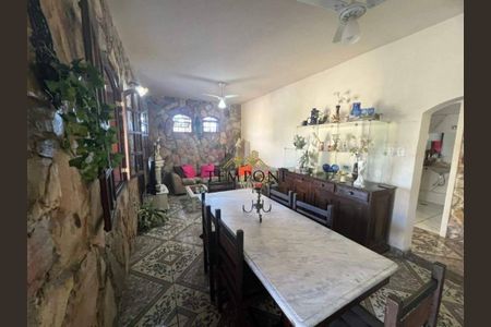 Casa à venda com 168m², 2 quartos e 2 vagas