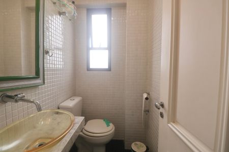 Lavabo de apartamento para alugar com 3 quartos, 174m² em Vila Alzira, Guarujá