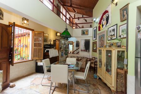 Casa de condomínio à venda com 400m², 4 quartos e 6 vagassala 