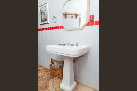 Casa de condomínio à venda com 400m², 4 quartos e 6 vagasBanheiro suite 2