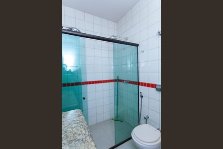 Casa de condomínio à venda com 400m², 4 quartos e 6 vagasBanheiro Social