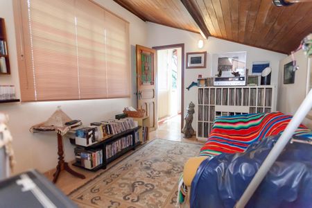 Casa de condomínio à venda com 400m², 4 quartos e 6 vagassala extra 