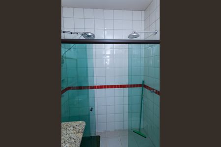 Casa de condomínio à venda com 400m², 4 quartos e 6 vagasBanheiro Social