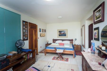 Casa de condomínio à venda com 400m², 4 quartos e 6 vagassuite 1