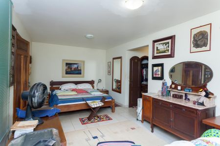 Casa de condomínio à venda com 400m², 4 quartos e 6 vagassuite 1