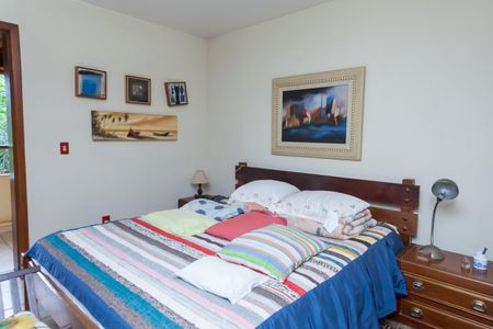 Casa de condomínio à venda com 400m², 4 quartos e 6 vagassuite 1