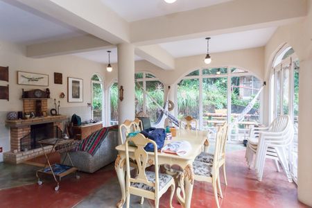 Casa de condomínio à venda com 400m², 4 quartos e 6 vagassala de inverno 