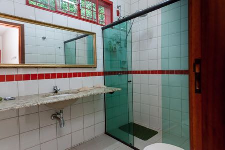 Casa de condomínio à venda com 400m², 4 quartos e 6 vagasBanheiro Social