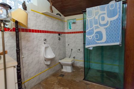 Casa de condomínio à venda com 400m², 4 quartos e 6 vagasBanheiro Social 2
