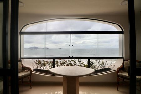 Apartamento para alugar com 287m², 4 quartos e 2 vagasVaranda