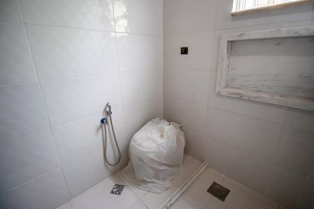 Casa à venda com 170m², 2 quartos e sem vagaBanheiro da Suíte