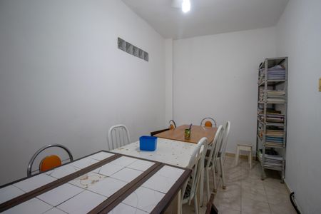 Casa à venda com 170m², 2 quartos e sem vagaEscritório