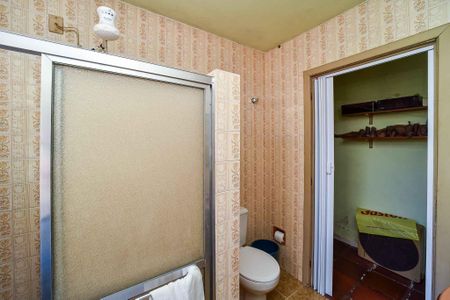 Casa à venda com 131m², 3 quartos e 2 vagasCasa Fundos/Banheiro