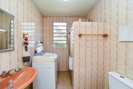 Casa à venda com 131m², 3 quartos e 2 vagasCasa Fundos/Banheiro