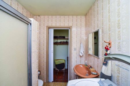 Casa à venda com 131m², 3 quartos e 2 vagasCasa Fundos/Banheiro