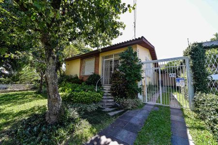 Casa à venda com 131m², 3 quartos e 2 vagasFachada