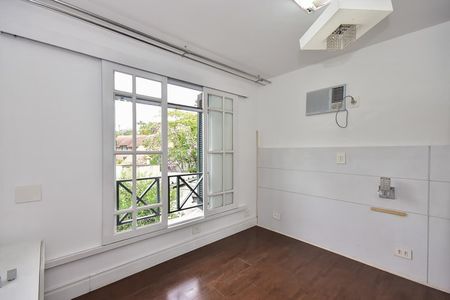 Casa de condomínio à venda com 466m², 3 quartos e 4 vagasSuíte 2