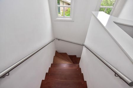 Casa de condomínio à venda com 466m², 3 quartos e 4 vagasEscada