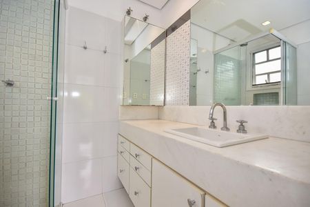 Casa de condomínio à venda com 466m², 3 quartos e 4 vagasBanheiro 1 da Suíte  3