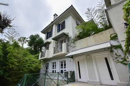 Casa de condomínio à venda com 466m², 3 quartos e 4 vagasFachada