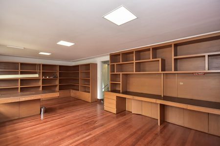 Casa de condomínio à venda com 466m², 3 quartos e 4 vagasEscritório