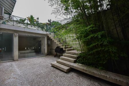 Casa de condomínio à venda com 466m², 3 quartos e 4 vagasQuintal