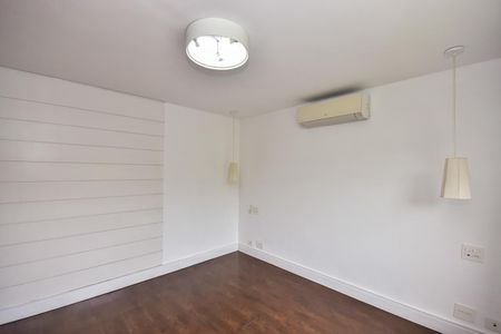 Casa de condomínio à venda com 466m², 3 quartos e 4 vagasSuíte 3 