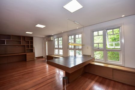 Casa de condomínio à venda com 466m², 3 quartos e 4 vagasEscritório