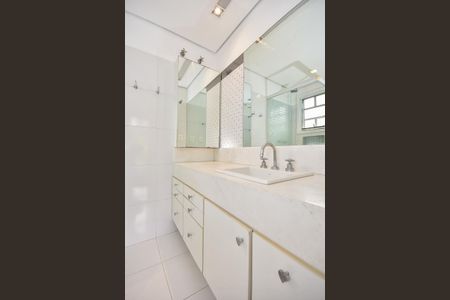 Casa de condomínio à venda com 466m², 3 quartos e 4 vagasBanheiro 1 da Suíte  3