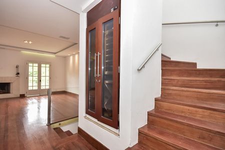 Casa de condomínio à venda com 466m², 3 quartos e 4 vagasAdega