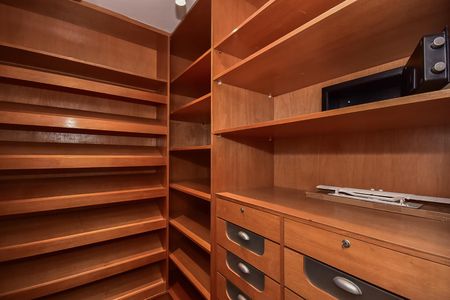 Casa de condomínio à venda com 466m², 3 quartos e 4 vagasCloset 2 da Suíte 3