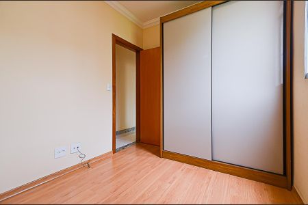 Apartamento à venda com 74m², 3 quartos e 2 vagasQuarto 2