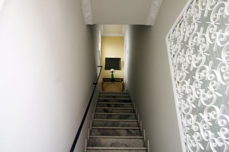 Apartamento para alugar com 72m², 2 quartos e 1 vagaEscada de acesso