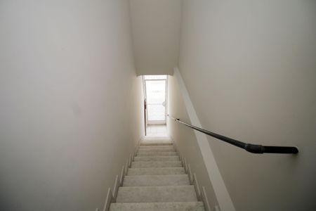 Apartamento para alugar com 72m², 2 quartos e 1 vagaEscada de acesso