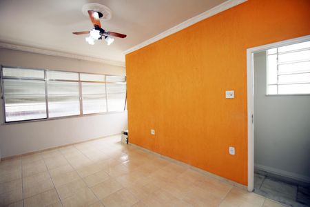 Apartamento para alugar com 72m², 2 quartos e 1 vagaSala