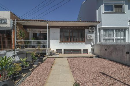 Casa à venda com 183m², 4 quartos e 3 vagasFachada