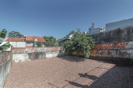 Casa à venda com 183m², 4 quartos e 3 vagasFundos