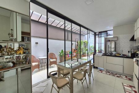 Casa de condomínio à venda com 190m², 3 quartos e 2 vagasCozinha 