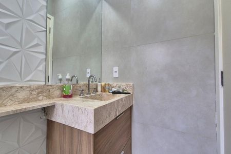 Casa de condomínio à venda com 190m², 3 quartos e 2 vagasBanheiro da Suíte 1