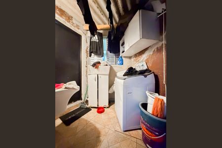 Casa à venda com 79m², 2 quartos e 2 vagasBanheiro Térreo e Área de Serviço  