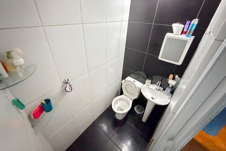 Casa à venda com 79m², 2 quartos e 2 vagasBanheiro Térreo e Área de Serviço  