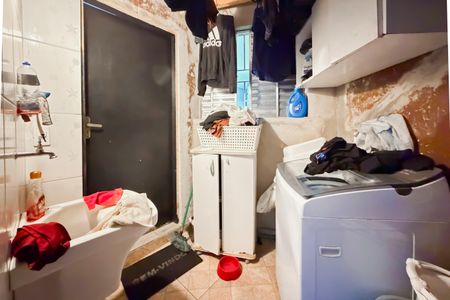 Casa à venda com 79m², 2 quartos e 2 vagasBanheiro Térreo e Área de Serviço  