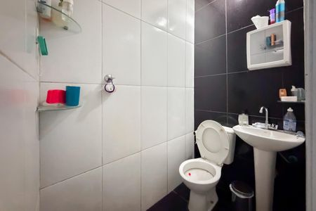 Casa à venda com 79m², 2 quartos e 2 vagasBanheiro Térreo e Área de Serviço  