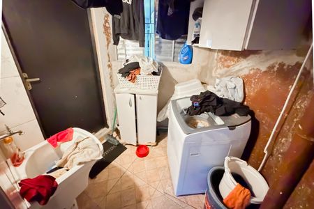 Casa à venda com 79m², 2 quartos e 2 vagasBanheiro Térreo e Área de Serviço  